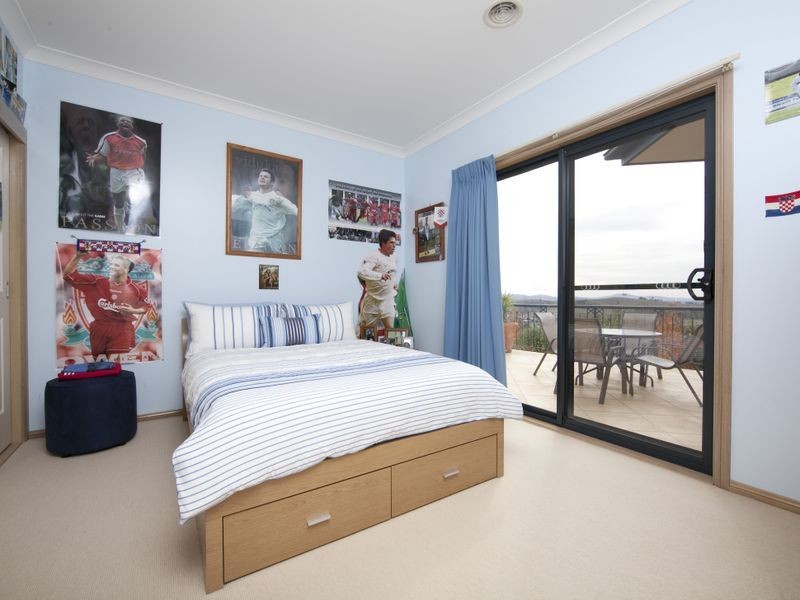 14 Lobelia Close, Jerrabomberra NSW 2619