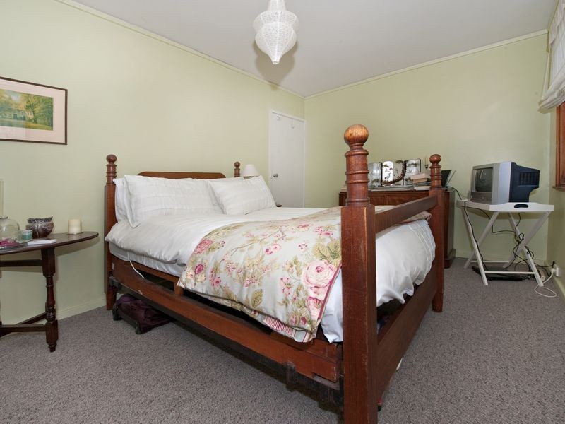 2 Nyrang Street, Narrabundah ACT 2604