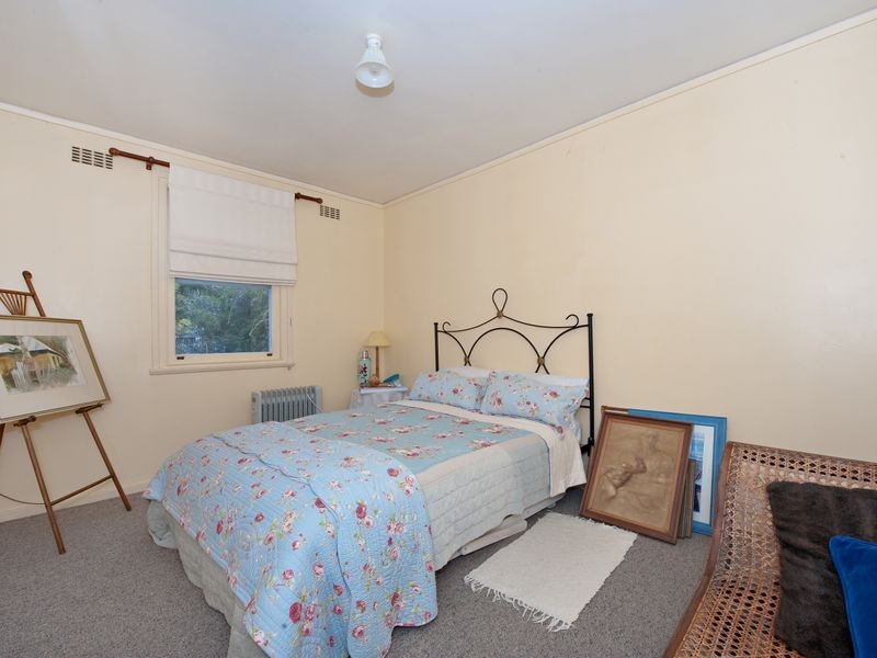 2 Nyrang Street, Narrabundah ACT 2604