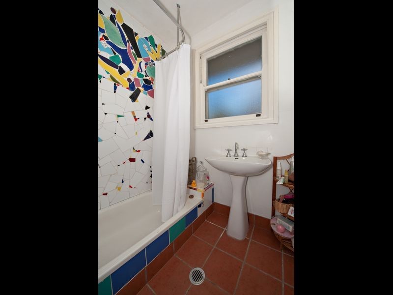 2 Nyrang Street, Narrabundah ACT 2604