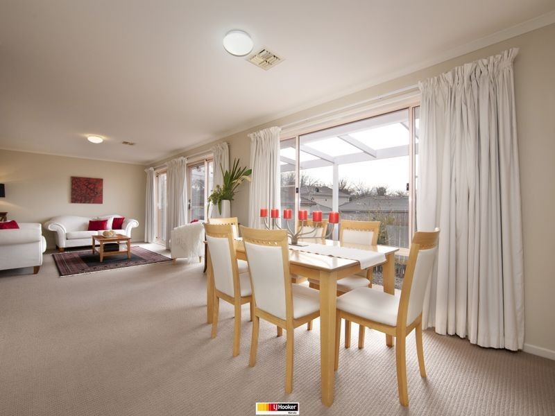 2/4 Hutchins Street, Yarralumla ACT 2600