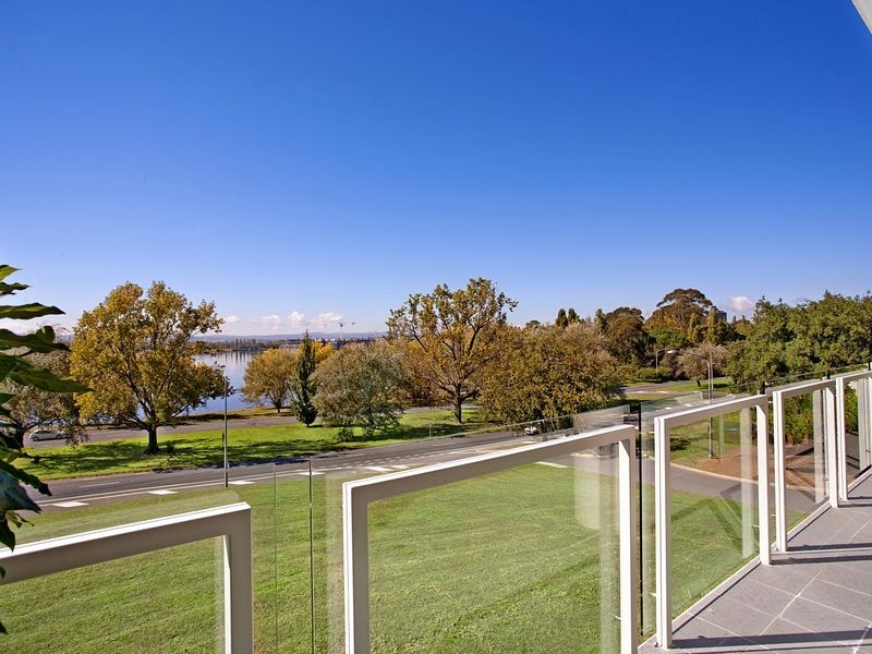11/9 Bowen Drive, Barton ACT 2600