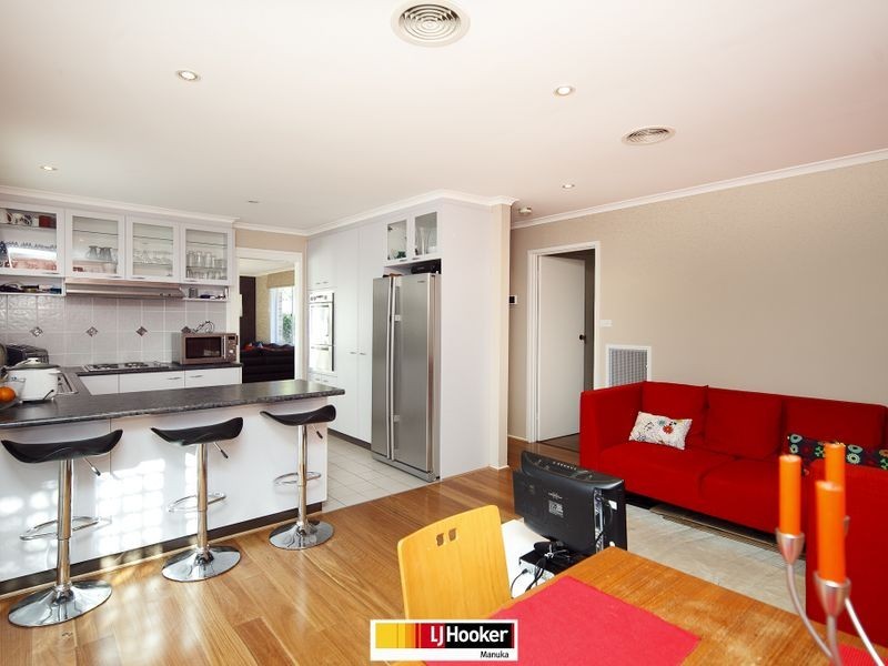 27 Ringrose Crescent, Isaacs ACT 2607