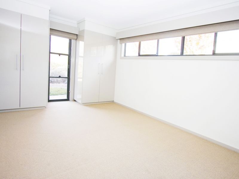 32 Spur Place, Royalla NSW 2620