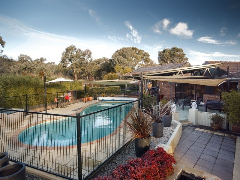 31 Halloran Drive, Jerrabomberra NSW 2619