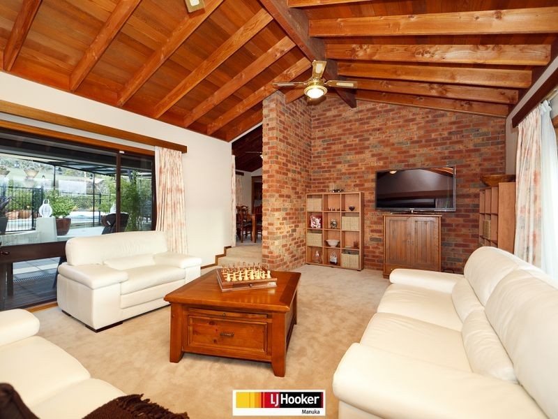 31 Halloran Drive, Jerrabomberra NSW 2619