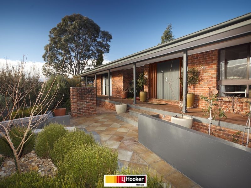 31 Halloran Drive, Jerrabomberra NSW 2619