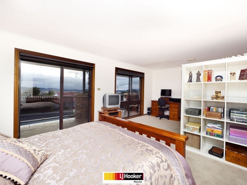 31 Halloran Drive, Jerrabomberra NSW 2619