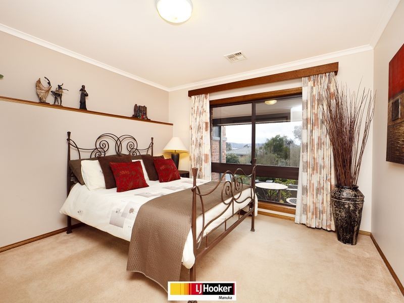 31 Halloran Drive, Jerrabomberra NSW 2619