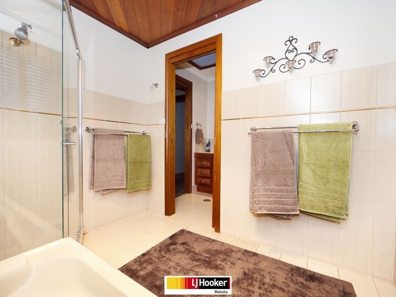 31 Halloran Drive, Jerrabomberra NSW 2619