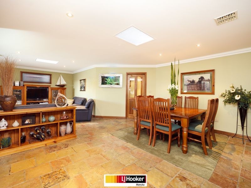 31 Halloran Drive, Jerrabomberra NSW 2619