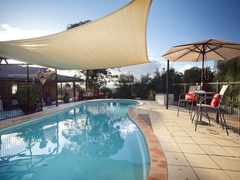 31 Halloran Drive, Jerrabomberra NSW 2619