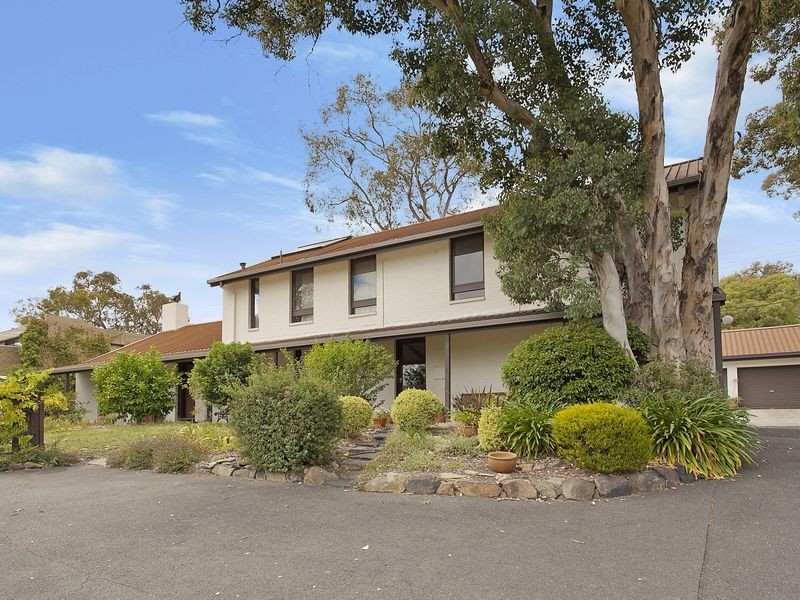 93 Hawkesbury Crescent, Farrer ACT 2607