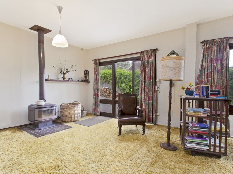 93 Hawkesbury Crescent, Farrer ACT 2607