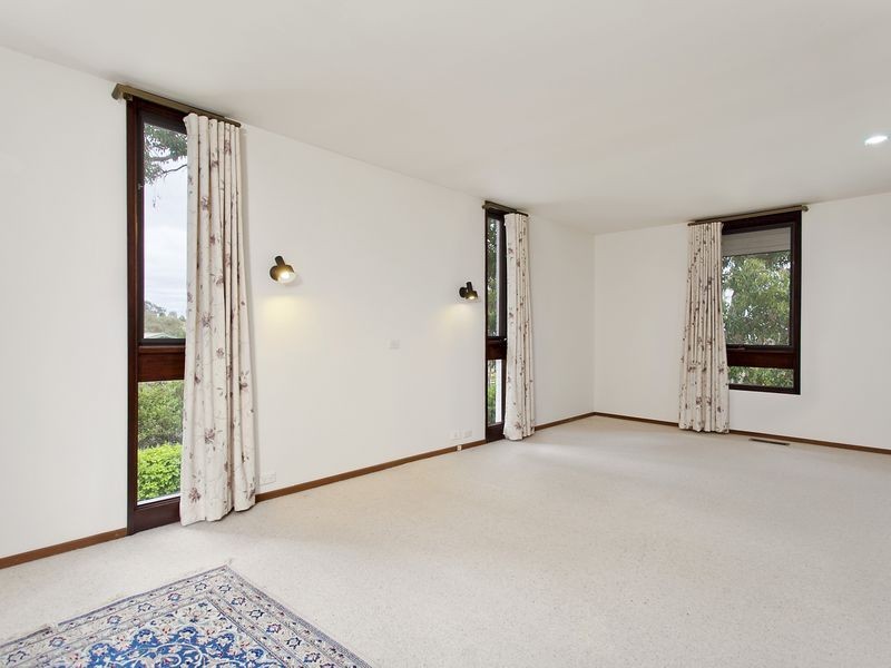 93 Hawkesbury Crescent, Farrer ACT 2607