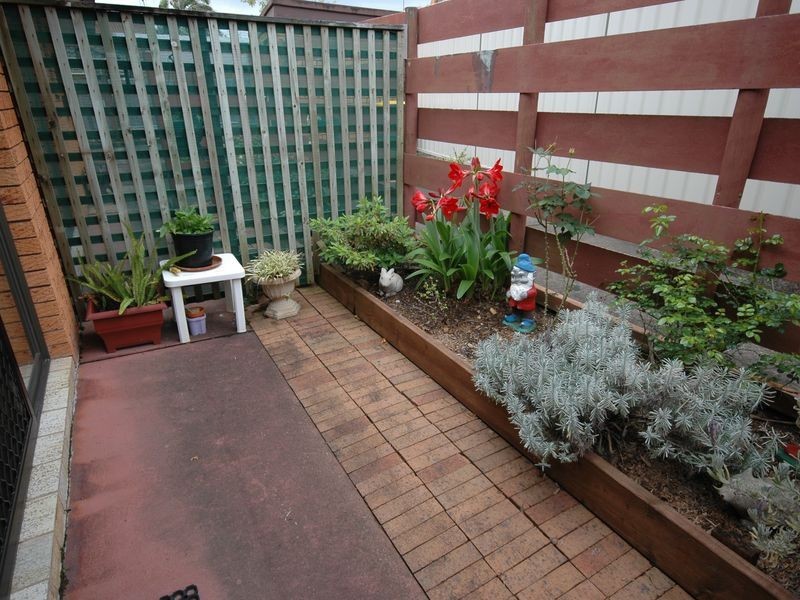 2/6 Mallawa Crescent, Port Macquarie NSW 2444