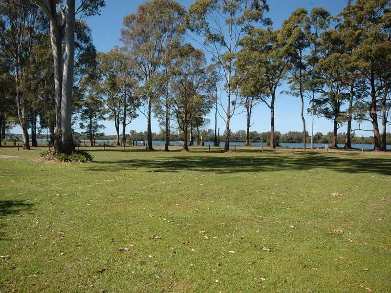 40 McMillan Drive, Blackmans Point NSW 2444