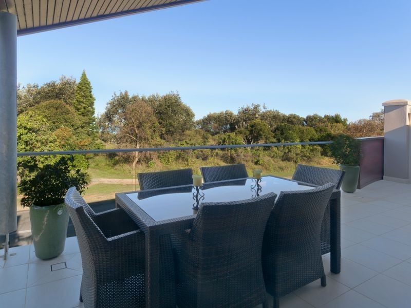 1/129 Matthew Flinders Drive, Port Macquarie NSW 2444