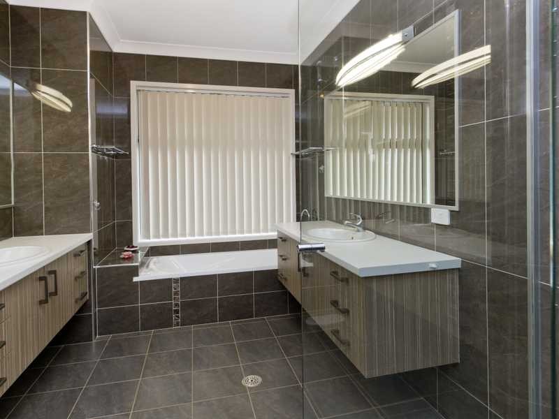 8 Lyrebird Place, Port Macquarie NSW 2444