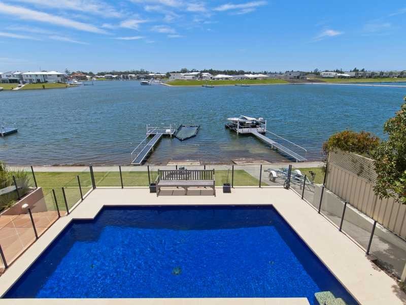 2/4 The Peninsula, Port Macquarie NSW 2444