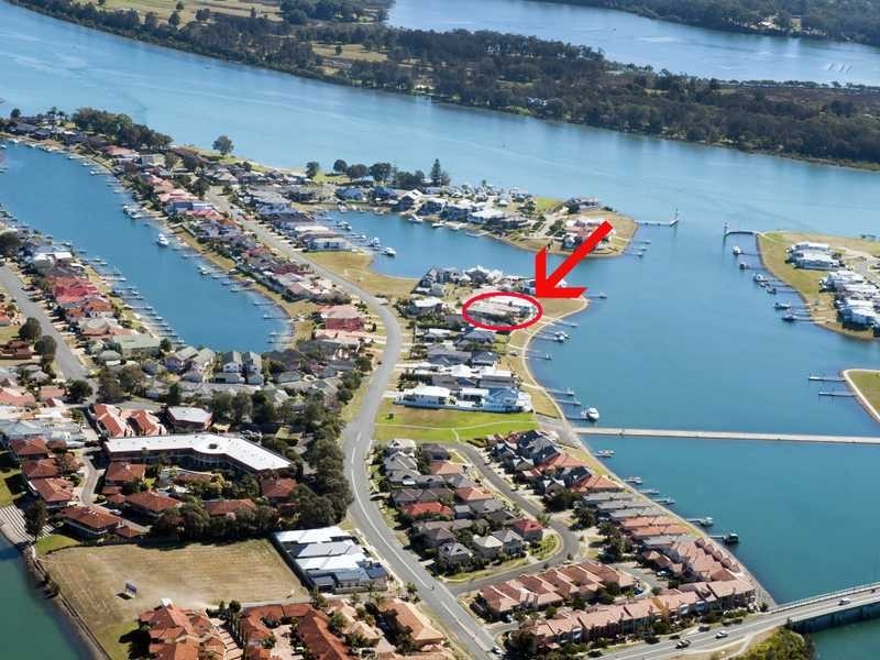 2/4 The Peninsula, Port Macquarie NSW 2444