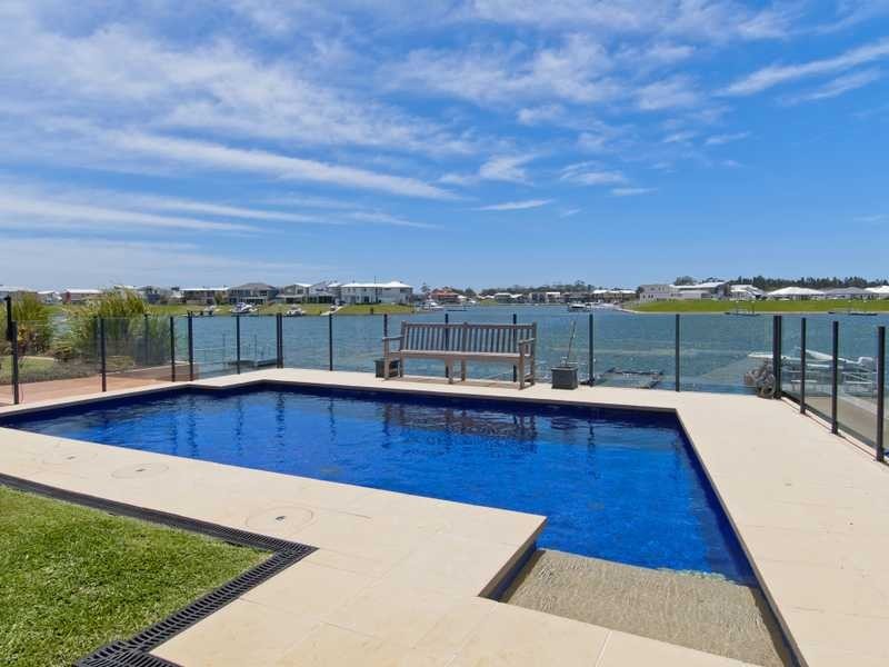 2/4 The Peninsula, Port Macquarie NSW 2444