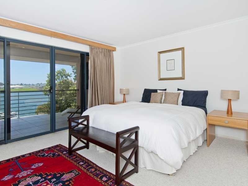 2/4 The Peninsula, Port Macquarie NSW 2444
