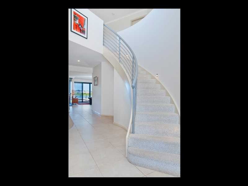 2/4 The Peninsula, Port Macquarie NSW 2444