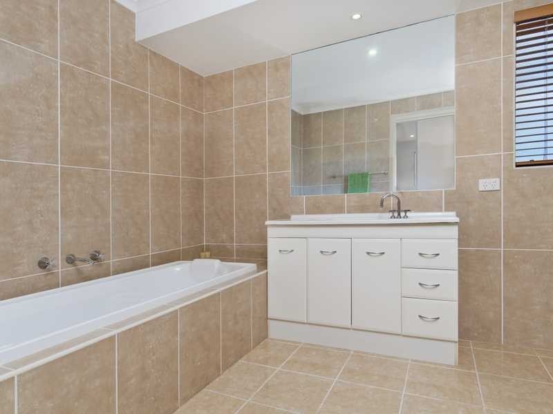 2/4 The Peninsula, Port Macquarie NSW 2444