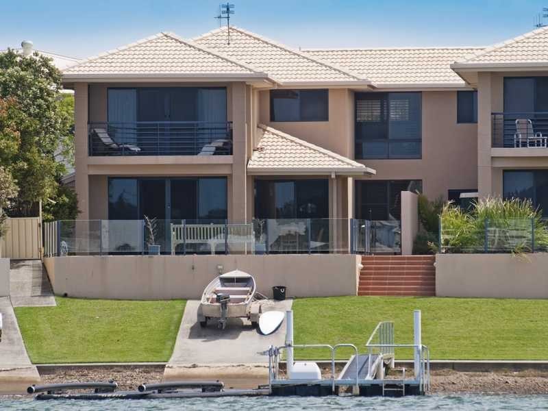 2/4 The Peninsula, Port Macquarie NSW 2444