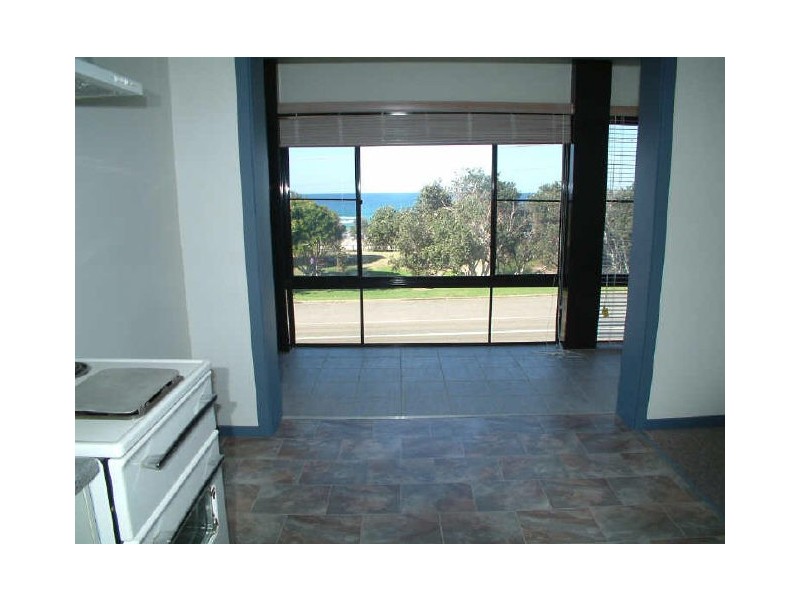 2/45 Matthew Flinders Drive, Port Macquarie NSW 2444