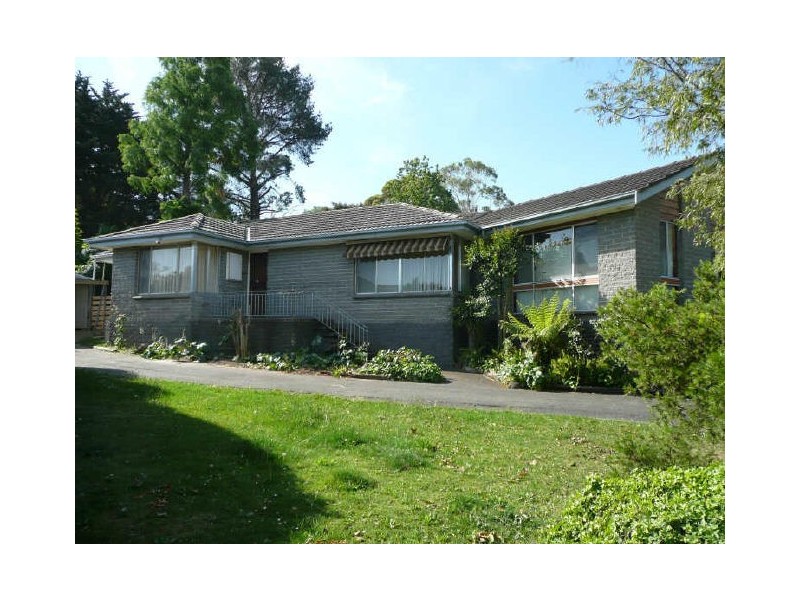 12 Croydondale Drive, Mooroolbark VIC 3138