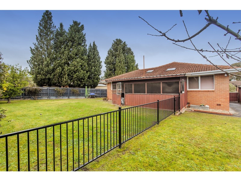 34 Bellara Drive, Mooroolbark VIC 3138