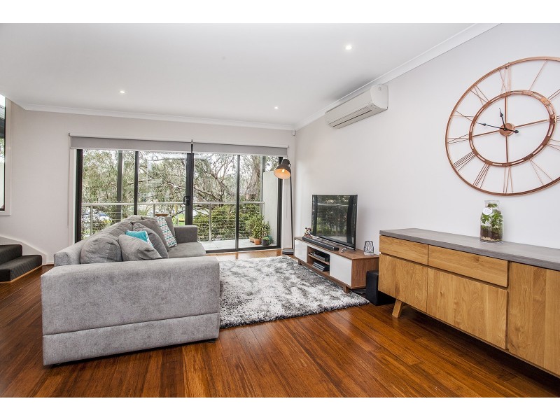 11 Lithgow Way, Mooroolbark VIC 3138