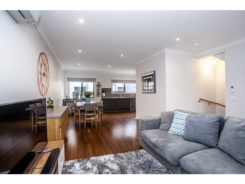 11 Lithgow Way, Mooroolbark VIC 3138