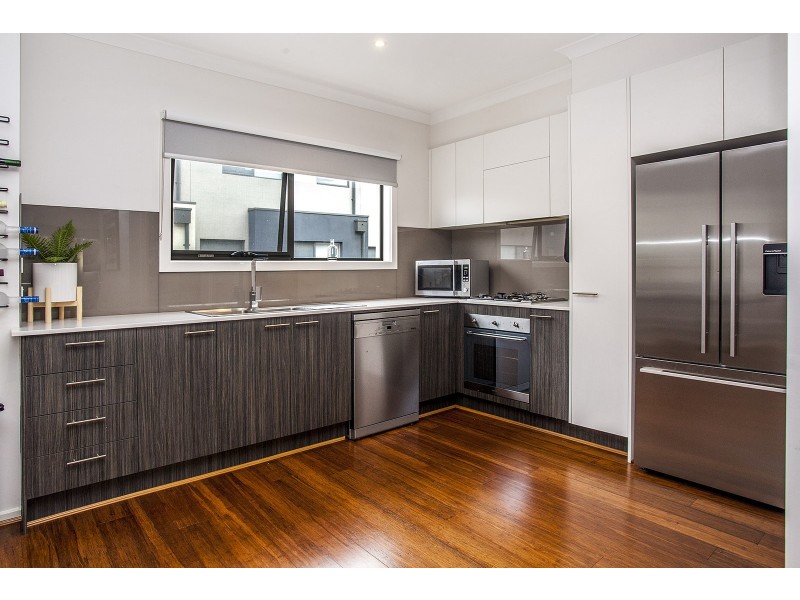 11 Lithgow Way, Mooroolbark VIC 3138