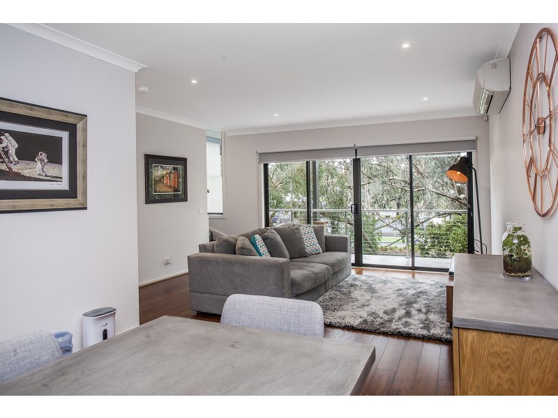 11 Lithgow Way, Mooroolbark VIC 3138