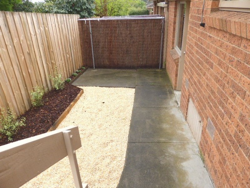 Unit 2/237-239 Hull Road, Mooroolbark VIC 3138