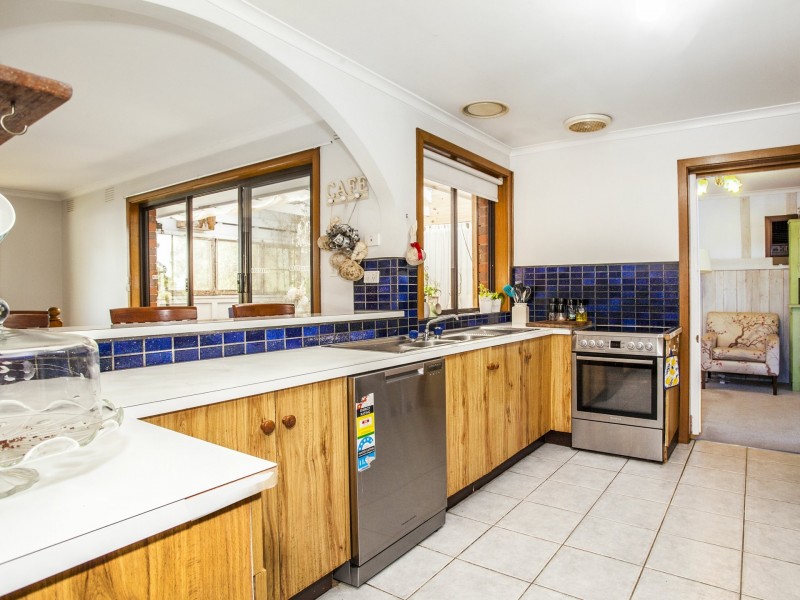 6 Brenda Court, Croydon VIC 3136