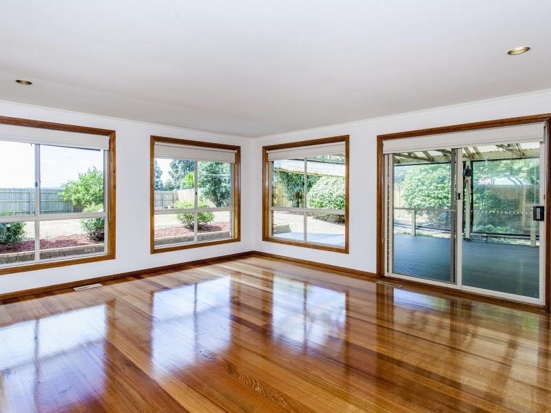 13 Hilledge Lane, Mooroolbark VIC 3138