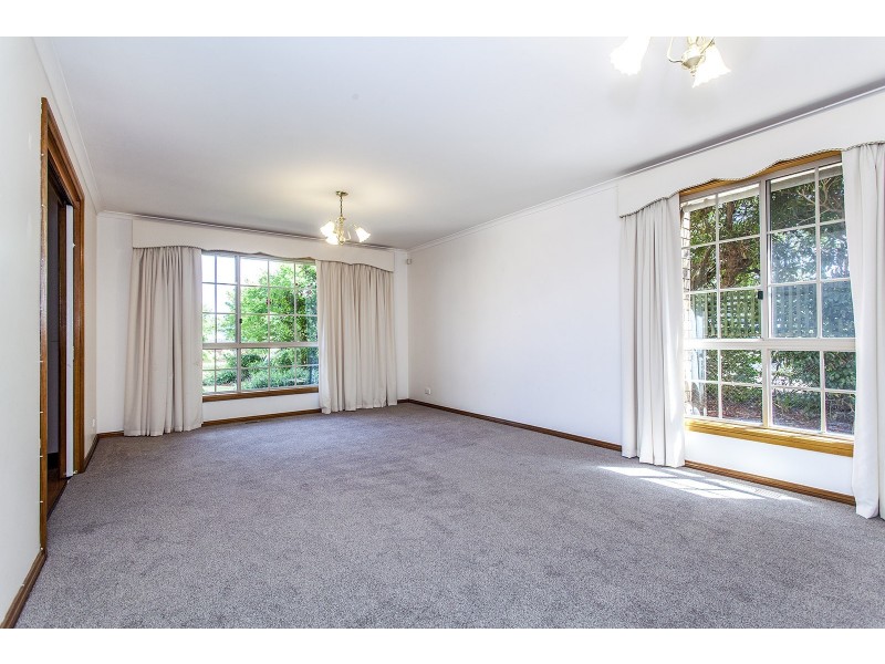 13 Hilledge Lane, Mooroolbark VIC 3138