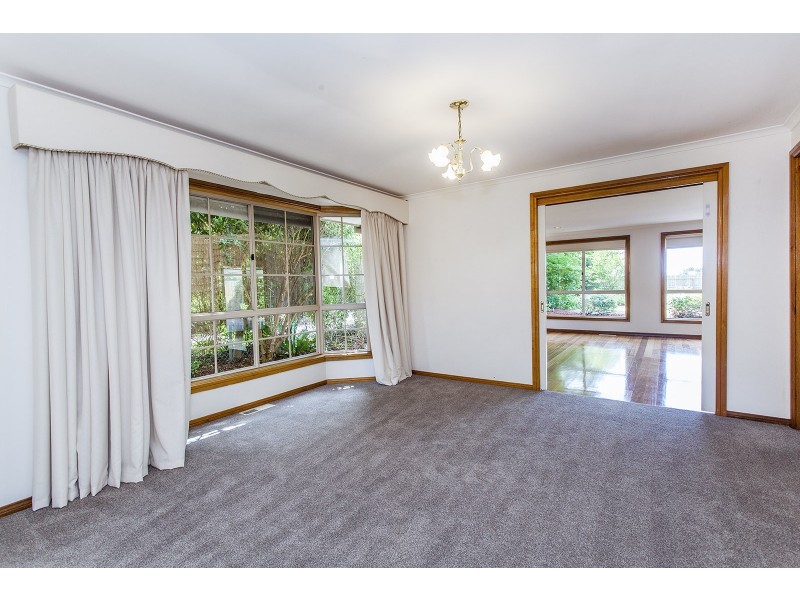 13 Hilledge Lane, Mooroolbark VIC 3138