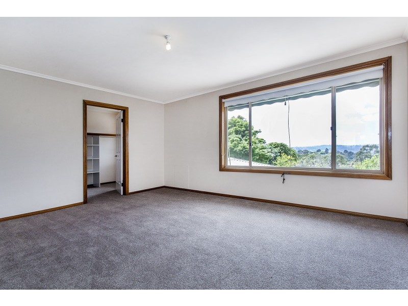 13 Hilledge Lane, Mooroolbark VIC 3138