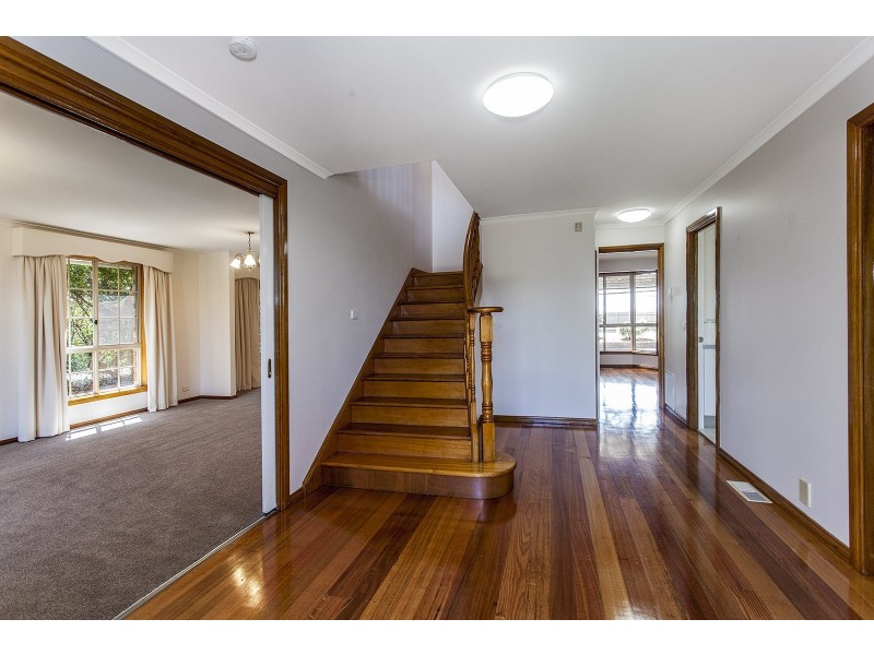 13 Hilledge Lane, Mooroolbark VIC 3138