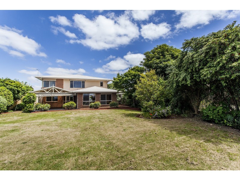 13 Hilledge Lane, Mooroolbark VIC 3138