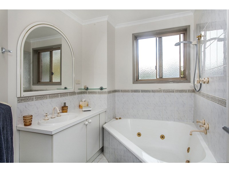 6 Woodridge Close, Montrose VIC 3765