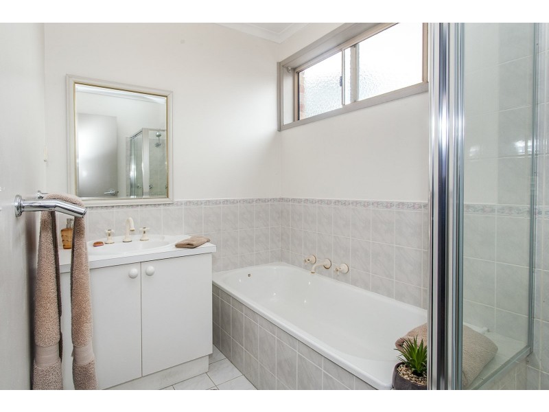 6 Woodridge Close, Montrose VIC 3765