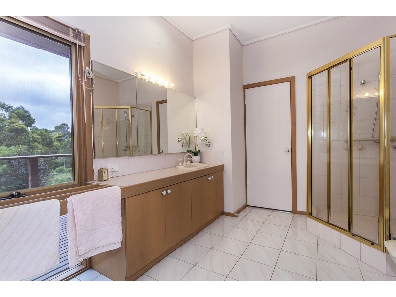 5 Delmont Court, Mooroolbark VIC 3138