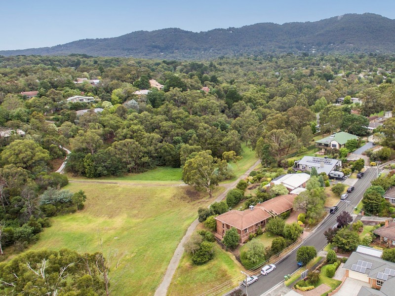 5 Delmont Court, Mooroolbark VIC 3138