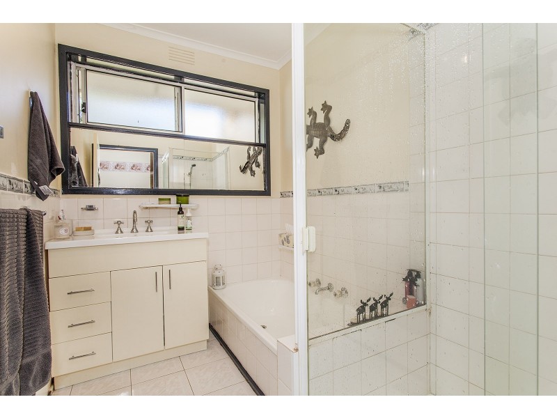 1/10 Winifred Road, Mooroolbark VIC 3138